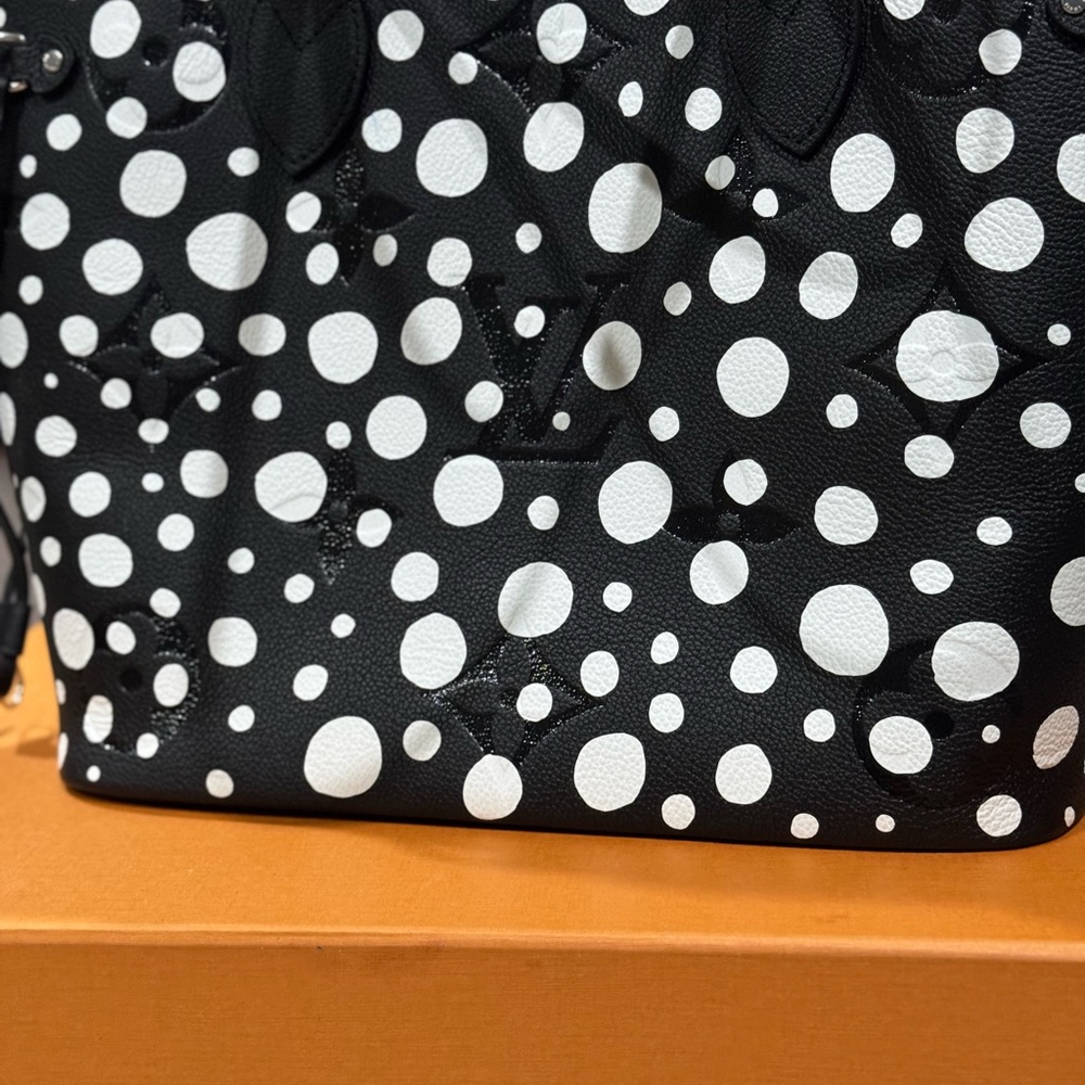 Louis Vuitton Black and White Tote Neverfull Limited Edition. Never Used. - Picture 9 of 10